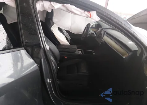 2023 Tesla Model Y Awd/Long Range Dual Motor All-Wheel Drive z USA, uszkodzony, nr VIN 7SAYGDEE6PA040329